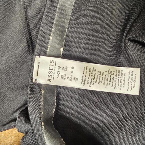 Assets by Spanx Women's Black Shaping Shorts Size Small/Medium - Picture 3 of 4